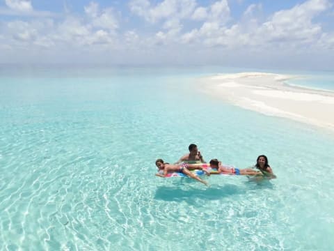 5-Day Family Maldives Tour in Thulusdhoo with Sandbank and Dolphin Cruise