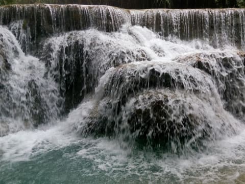 4-Hour Luang Prabang and Kuang Si Falls Tour with Bear Sanctuary
