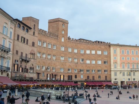 1-Day Tuscany Architecture Tour with Chianti Lunch and Wine Tasting