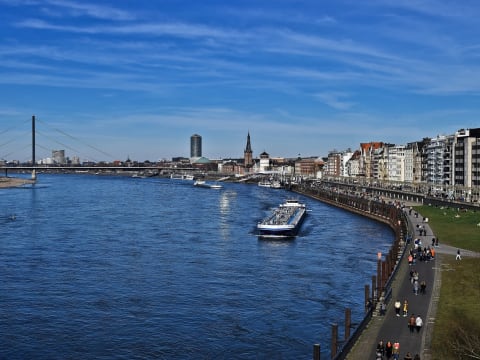 2-Hour Düsseldorf Old Town Walking Tour with Königsallee and Medienhafen