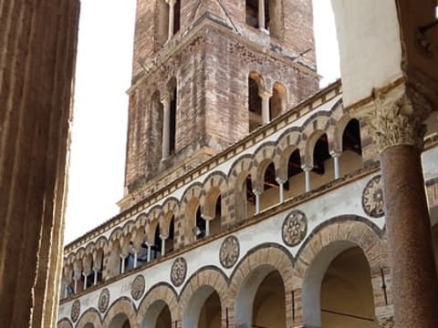 2-Hour Salerno Walking Tour with Duomo and San Pietro a Corte
