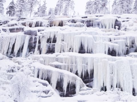 7-Hour Korouoma Frozen Waterfalls Hike from Rovaniemi with BBQ
