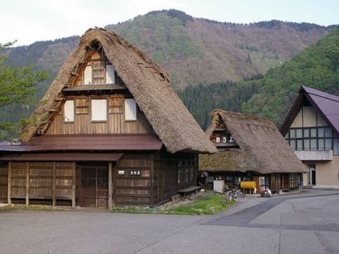 7-Hour Shirakawa-go and Gokayama Tour from Takayama