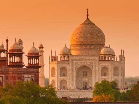 1-Day Taj Mahal and Agra Fort Tour from Delhi with private car