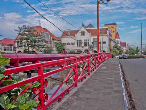 4-Hour Surabaya Walking Tour with Red Bridge and Old Quarters