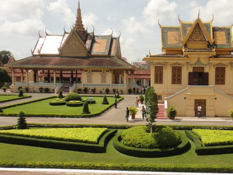 7-Day Cambodia Highlights Tour with Angkor, Battambang and Phnom Penh