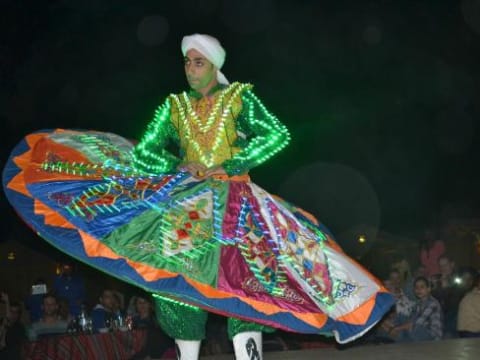 3-Hour Nile Dinner Cruise in Cairo with Tannura and Belly Dance