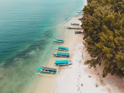 8-Hour Sasak Cultural Tour in Lombok with villages, beach, and pearls
