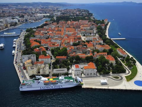 4-Hour Zadar Architecture Tour with Maraschino Liqueur Tasting