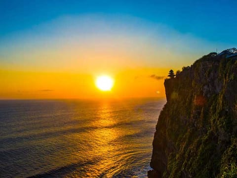 9-Hour Uluwatu Sightseeing Tour with Sunset Temple and Kecak Dance