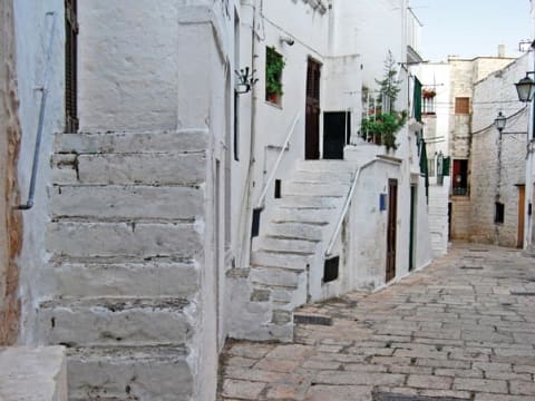 6-Hour Ostuni and Cisternino Tour with Bombette Cooking Class