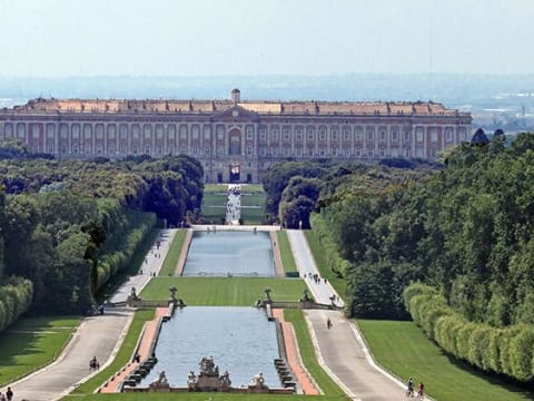 2-Hour Royal Palace of Caserta Tour with Skip-the-Line Guide