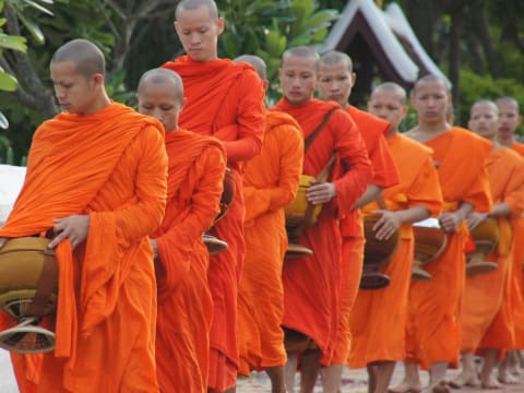 2-Hour Cultural Tour of Luang Prabang with the Takbat Ceremony
