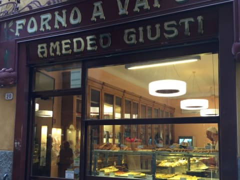 2-Hour Lucca Food Tasting Tour with Traditional Local Delicacies
