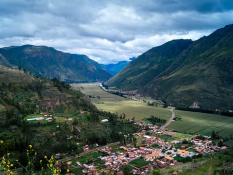 10-Hour Sacred Valley Tour from Cusco with Pisac and Ollantaytambo