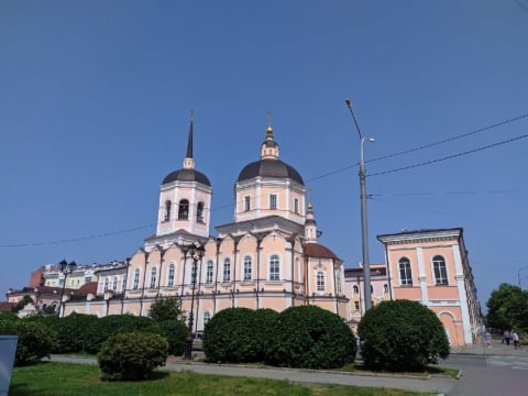 4-Hour Tomsk City Tour with Wooden Architecture and River Walk