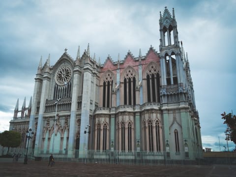 2.5-Hour Walking Tour of León with Historic Churches and Hidden Gems
