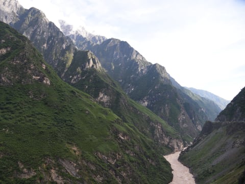 2-Day Tiger Leaping Gorge Hike with Bendi Wan Homestay