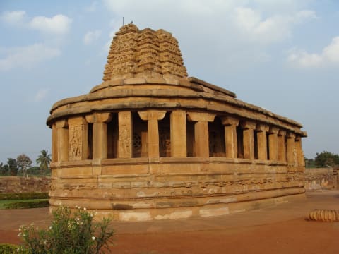 5-Day Karnataka Temple Tour from Bangalore with Hampi and Pattadakkal