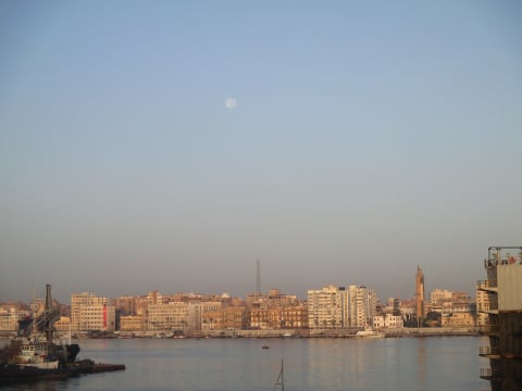 1-Day Suez Canal Tour from Cairo with Ismailia Seafood Lunch