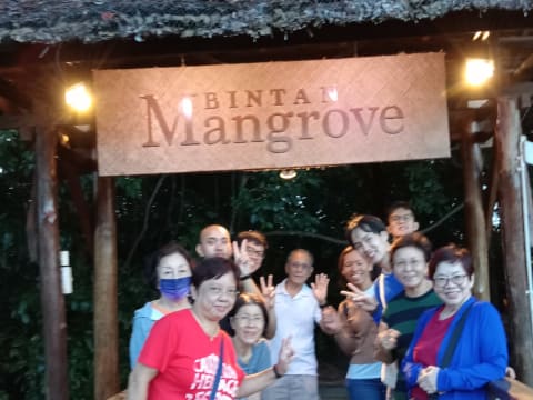 Tur Pribadi 6 Jam di Bintan dengan Danau Biru dan 500 Kuil Lohan