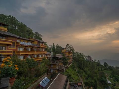 5-Day Chisapani Nagarkot Hiking Tour with Changunarayan Temple