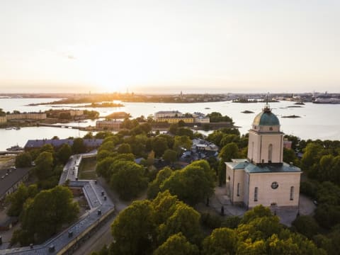 3-Hour Helsinki History Tour with Suomenlinna Ferry and Tasting