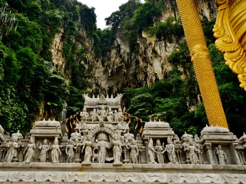 12-Hour Taman Negara Rainforest Tour with Aborigine Village and Batu Caves