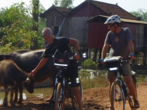 5-Hour Biking Tour of Siem Reap Rural Villages with Local Snacks