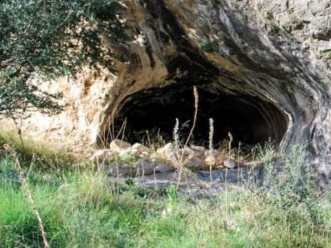 4-Hour Cagnano Varano Caves and Necropolis Tour