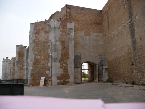 6-Hour Lucera Roman Amphitheatre Tour with Fortress and Cathedral