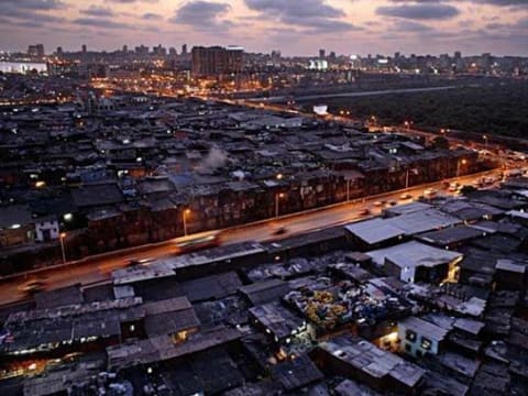 2-Hour Dharavi Walking Tour in Mumbai with Local Industries