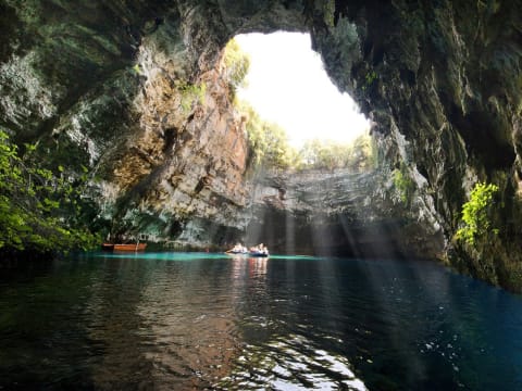 5-Hour Cephalonia Highlights Tour with Melissani Lake and Myrtos