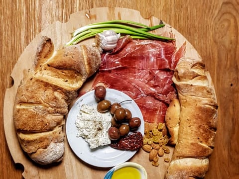 2-Hour Pula Walking Tour with Premium Istrian Olive Oil Tasting