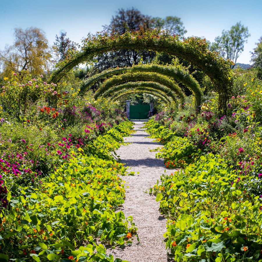 5-Day Normandy Sightseeing Tour with Mont Saint Michel and Giverny