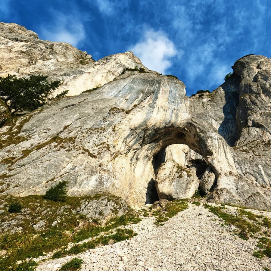 8-Day Piatra Craiului Mountains Trek with Bran Castle and Monasteries