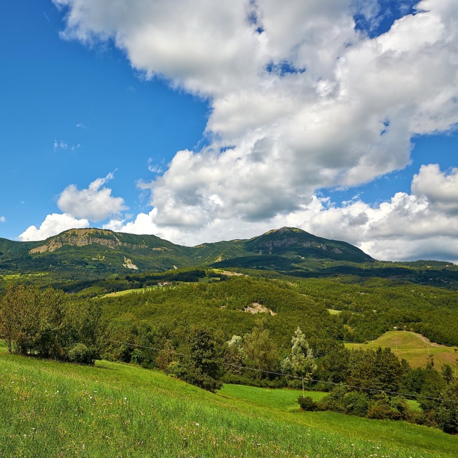 Full-Day Monte Barigazzo Trek with Panoramic Ridge Views