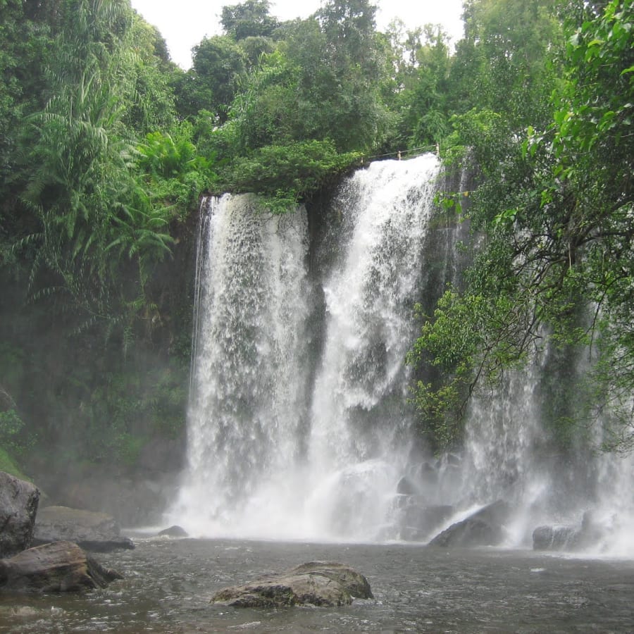 2-Day Siem Reap and Phnom Kulen Tour with Angkor Wat and Banteay Srei