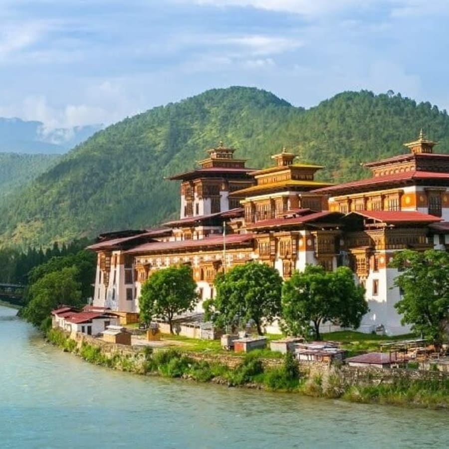 2-Day Bumthang Village Life Winter Tour with Kenchosum and Tamshing