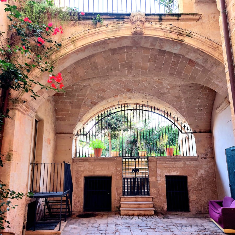 2-Hour Walking Tour of Lecce with Baroque Landmarks and Artisan Craft