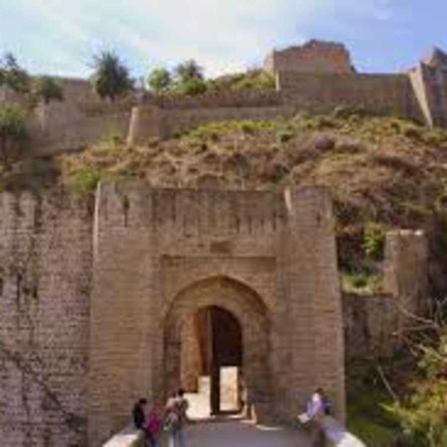 7-Hour Kangra Fort and Masroor Rock Cut Temple Tour from Dharamshala