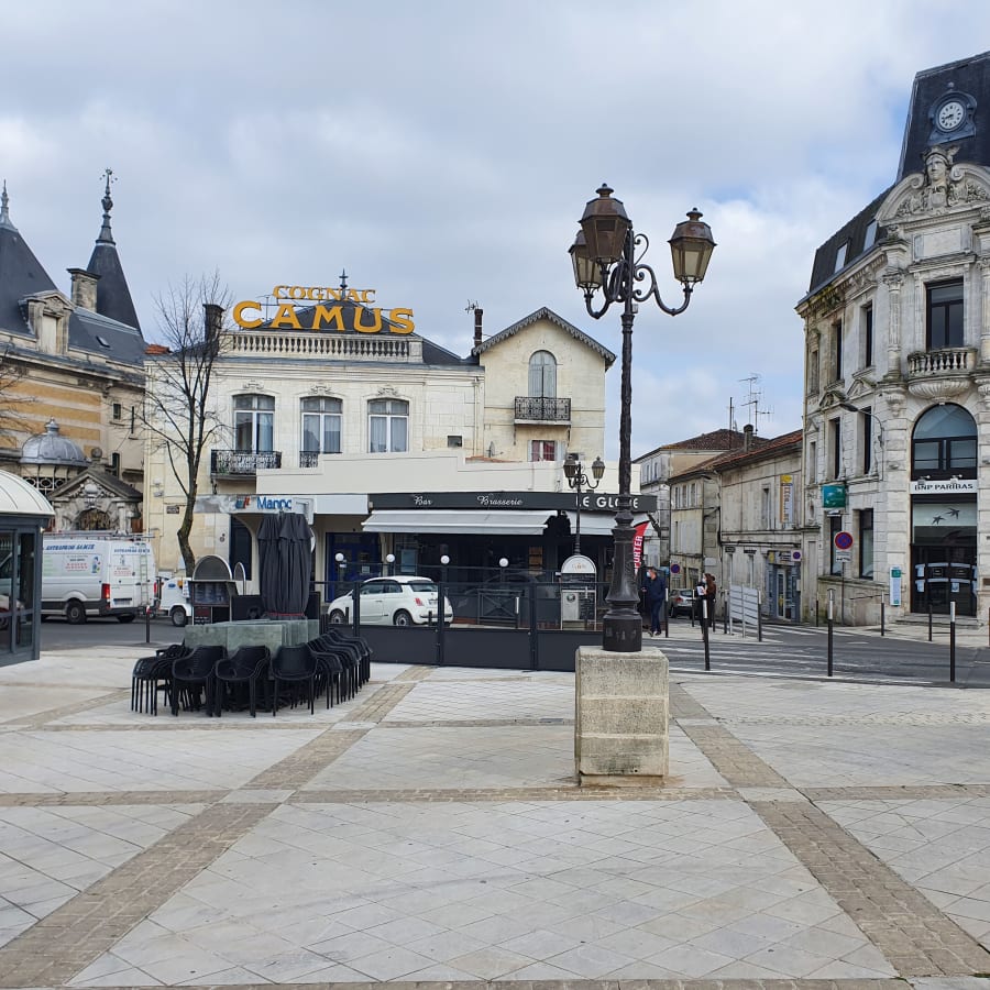 1-Hour Cognac Walking Tour through the Old City and Brandy Heritage