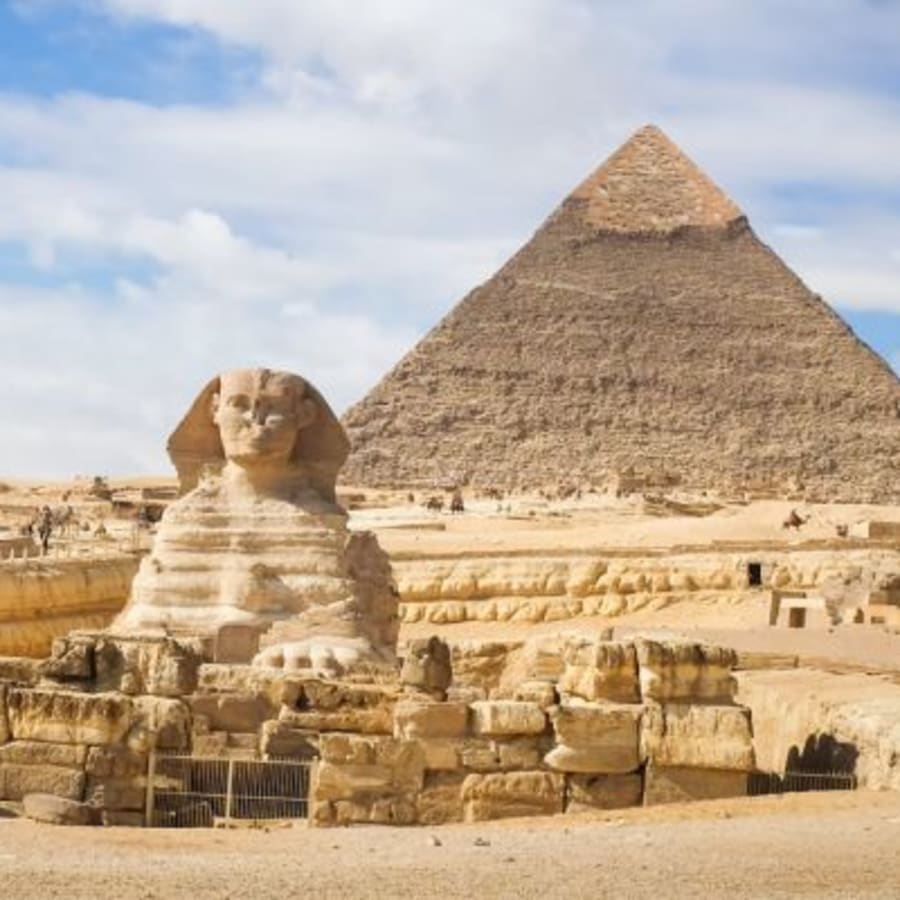7-Hour Saqqara, Memphis and Giza Pyramids Tour with Lunch Stop