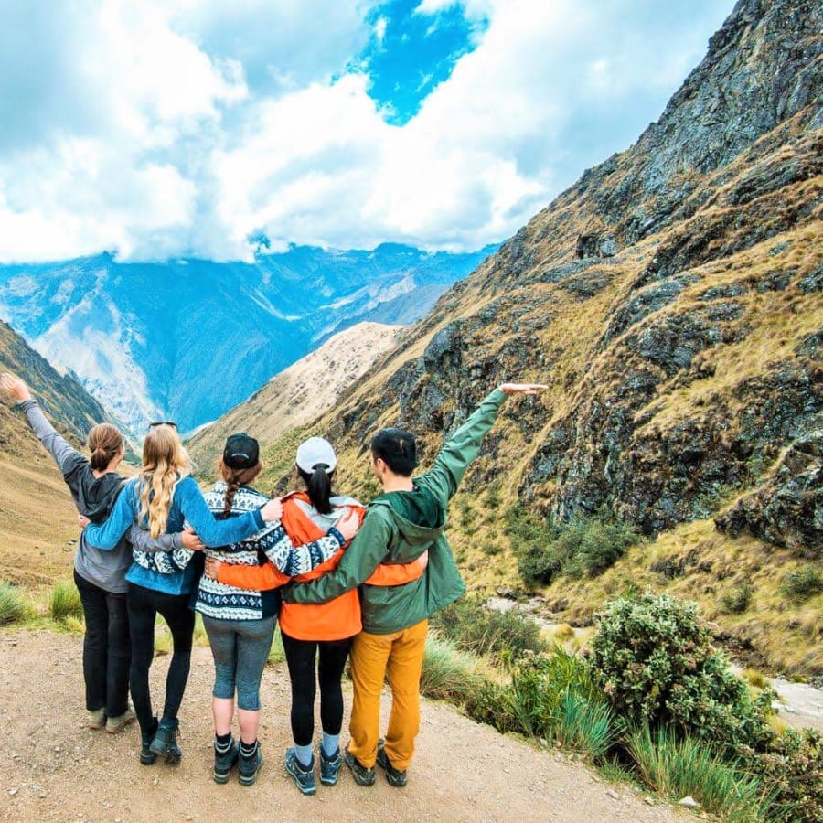 4-Day Inca Trail Trek to Machu Picchu with Vistadome Return