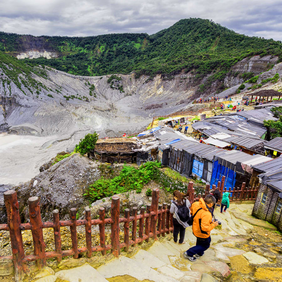 2-Day Bandung Tour from Jakarta with Volcano Hot Spring and Shopping