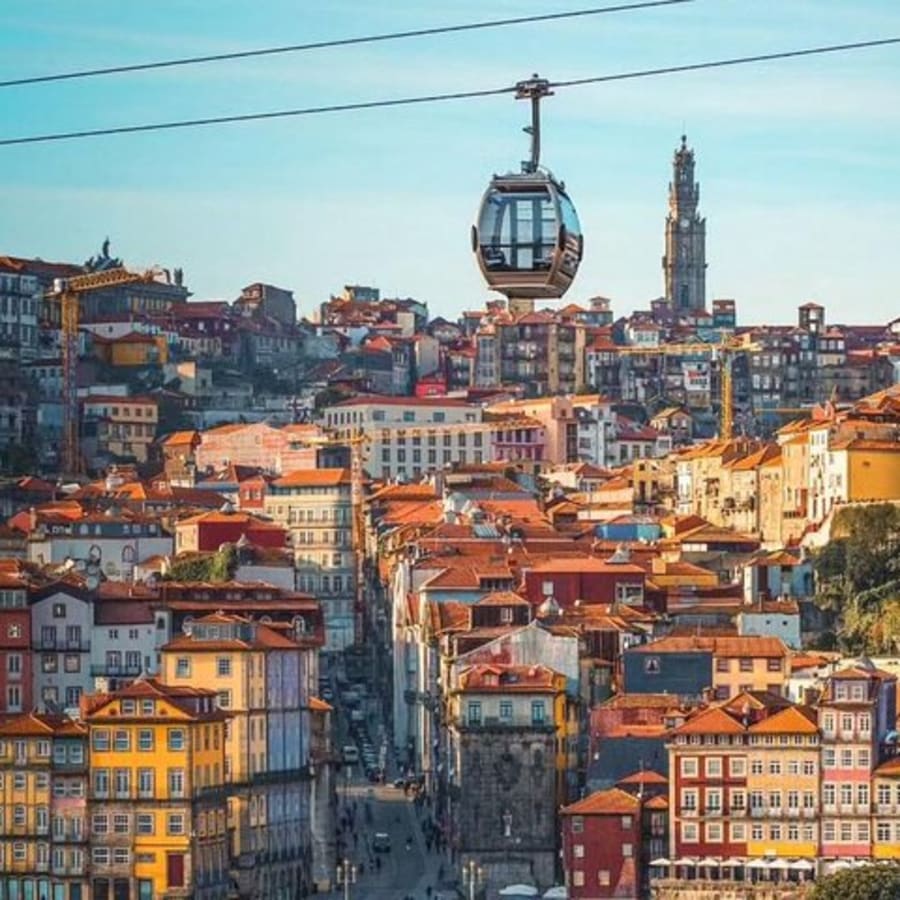 8-Hour Private Lisbon to Porto Transfer with Stops in Óbidos and Nazaré