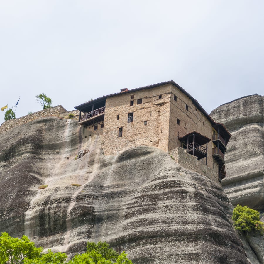 2-Day Delphi Meteora and Thermopylae Tour from Athens