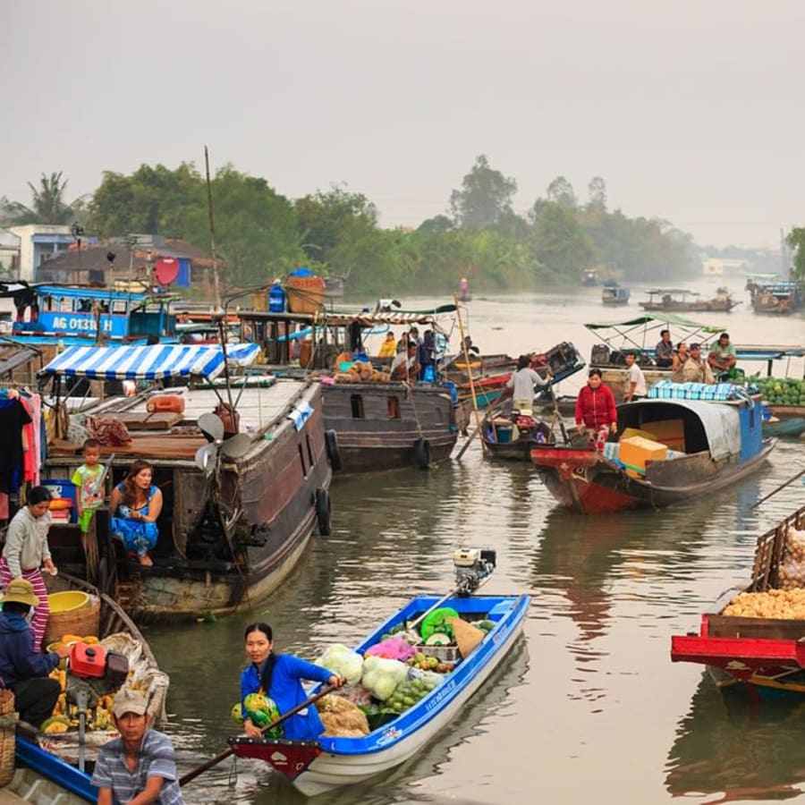 3-Hour Floating Market Tour in Banjarmasin at Dawn