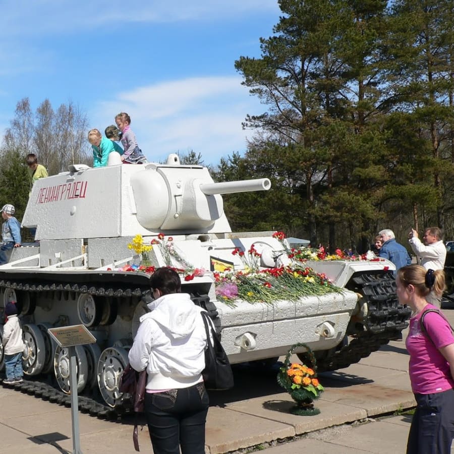 8-Hour Siege of Leningrad Battlefield Tour from Saint Petersburg