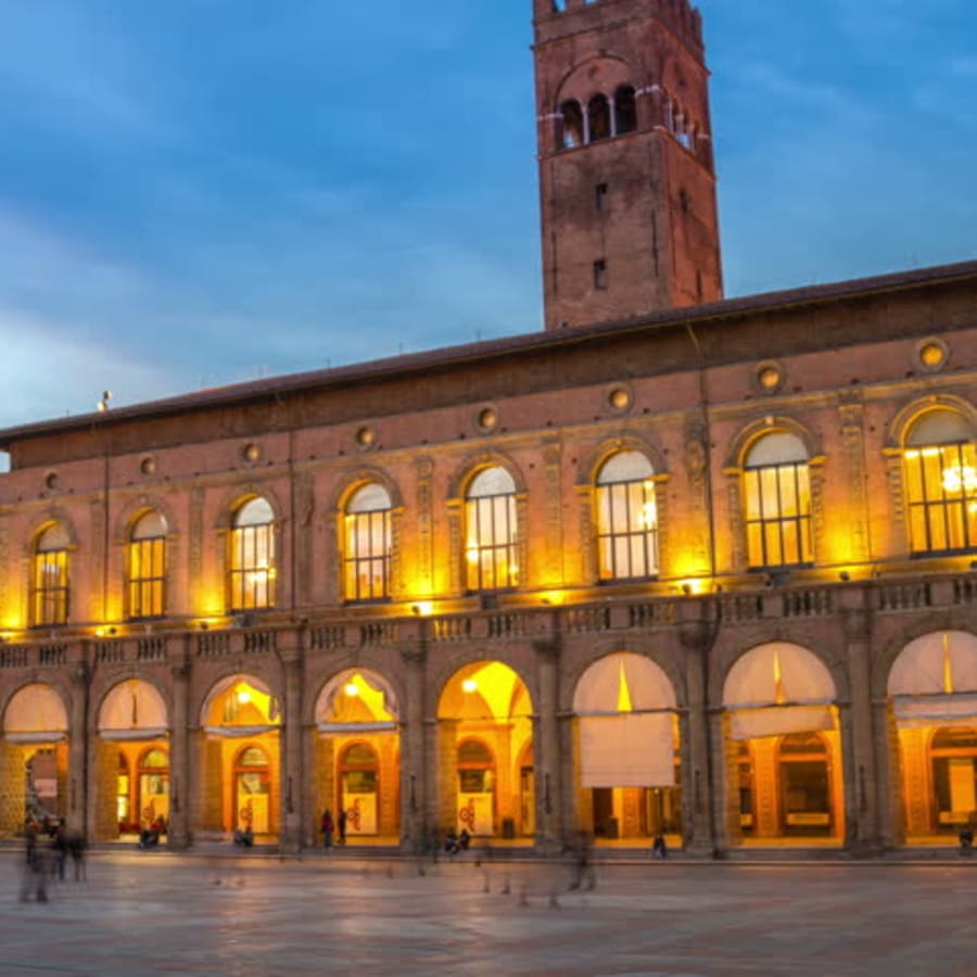 2-Hour Bologna Walking Tour with Piazza Maggiore and Two Towers